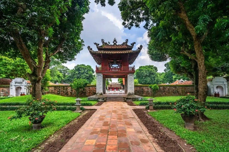 Hanoi Tourism, a journey back to the past of a thousand years of culture 10