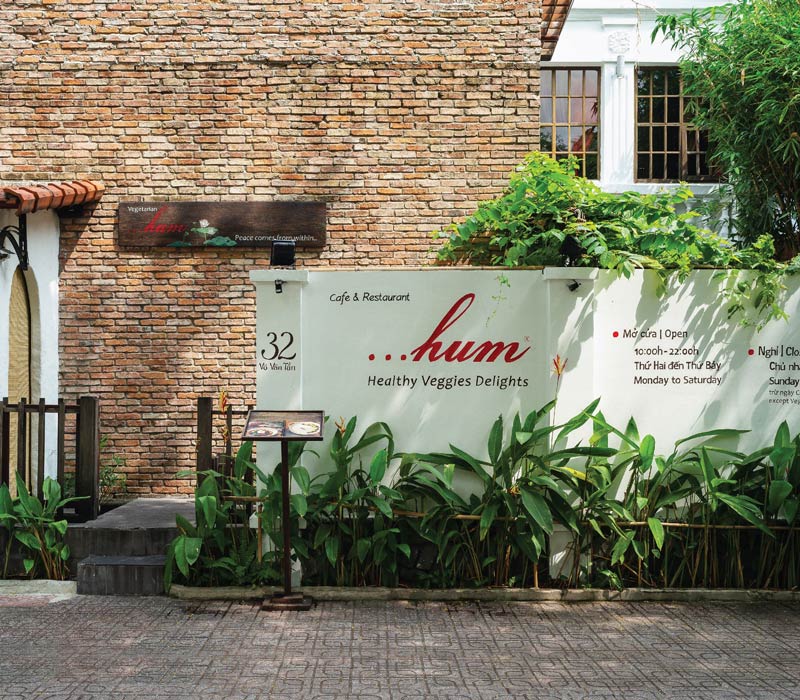 Hum Garden & Restaurant, a luxury restaurant with international cuisine 2