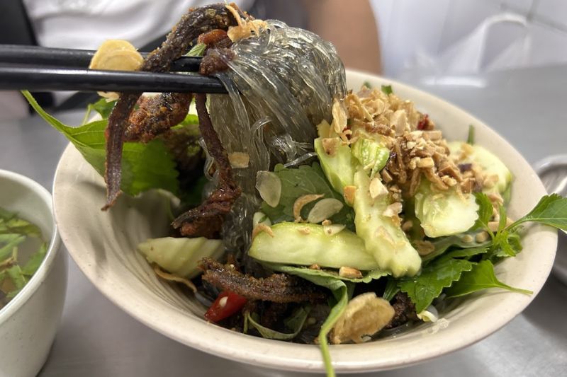 Dong Thinh eel vermicelli Michelin restaurant specializes in eel menu 3
