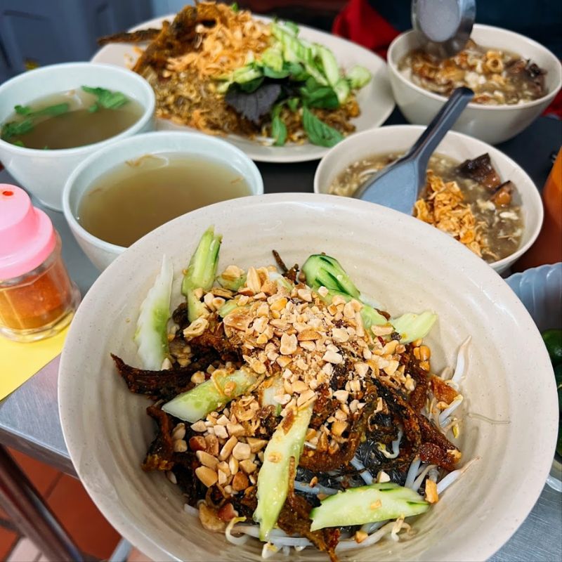Dong Thinh eel vermicelli Michelin restaurant specializes in eel menu 4