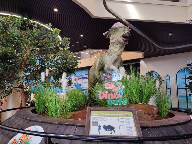 Discover the unique world of dinosaurs at Dino Cafe in the middle of Saigon 4