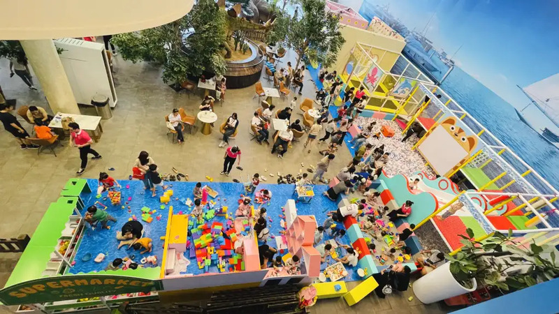 Discover the unique world of dinosaurs at Dino Cafe in the middle of Saigon 6