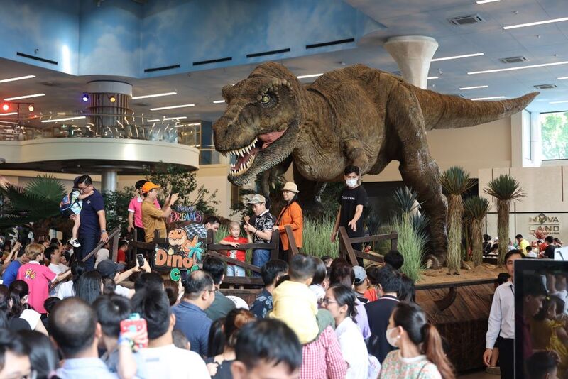 Discover the unique world of dinosaurs at Dino Cafe in the middle of Saigon 8