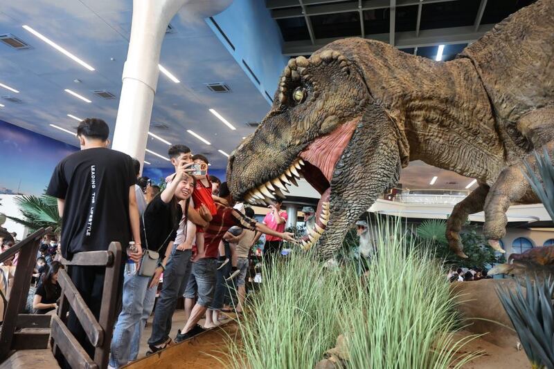 Discover the unique world of dinosaurs at Dino Cafe in the middle of Saigon 10