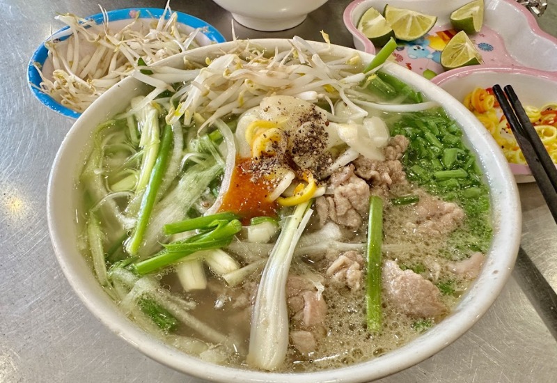 Top 12 famous and delicious beef noodle shops in District 3 12