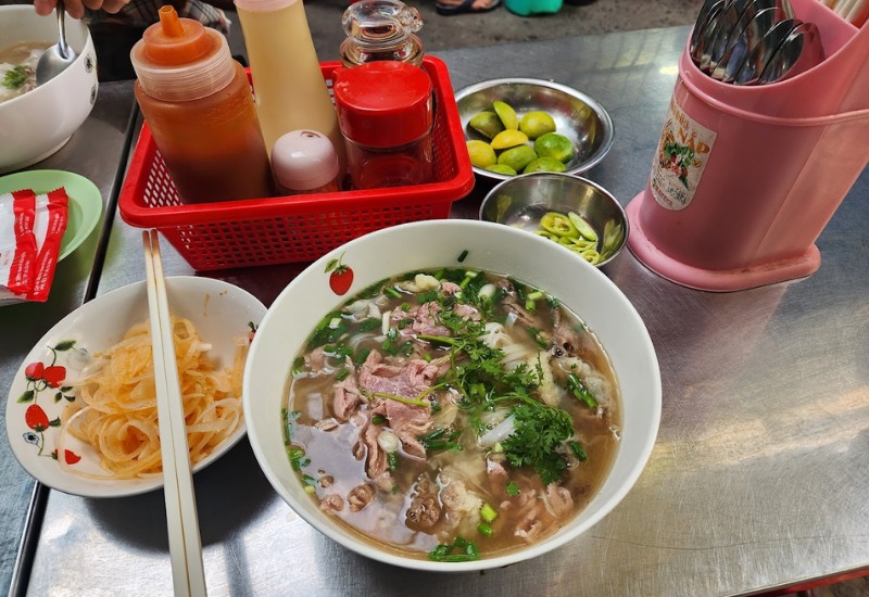 Top 12 famous and delicious beef noodle shops in District 3 13