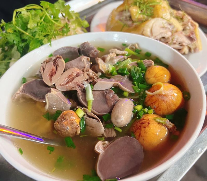 Nguyet Chicken Pho, from local cuisine to Michelin 5 stars