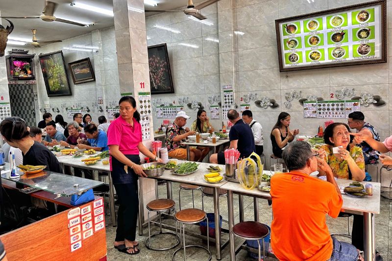 Pho Hoa Pasteur, Michelin restaurant brings Vietnamese cuisine to the world 8