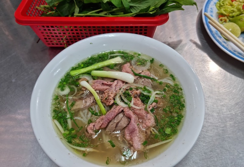 Top 12 famous and delicious beef noodle shops in District 3 11