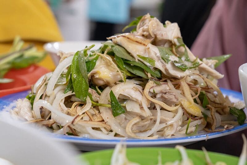 Come to District 3 to enjoy the famous Ky Dong chicken noodle soup 6