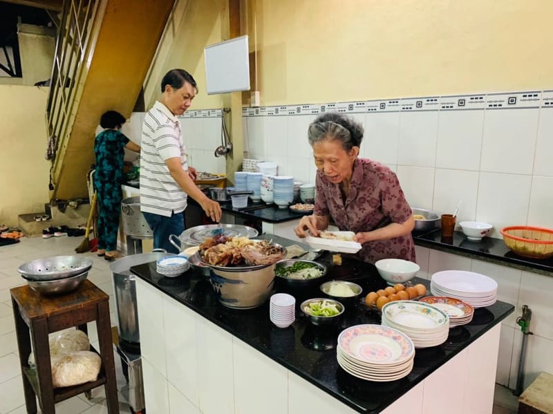 80 years of fragrant Pho Minh in a small alley 4