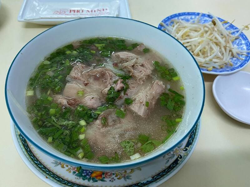 80 years of fragrant Pho Minh in a small alley 6