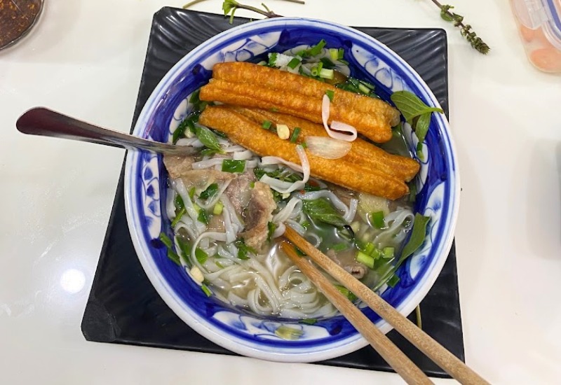 Top 12 famous and delicious beef noodle shops in District 3 3