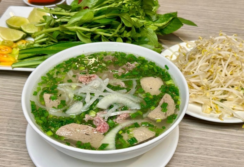 Top 12 famous and delicious beef noodle shops in District 3 2