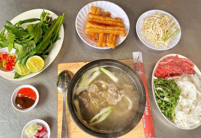 Top 12 famous and delicious beef noodle shops in District 3 5