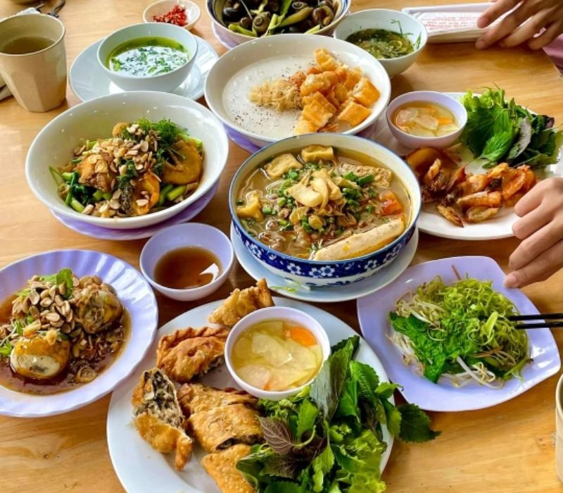 Get full at the top 10 delicious crab noodle soup restaurants in District 7 5