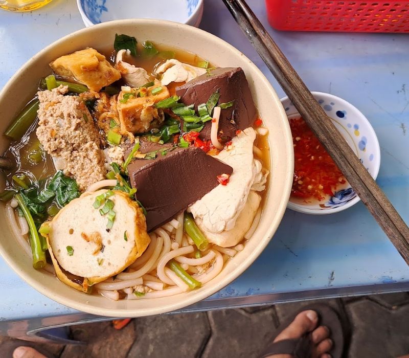 Get full at the top 10 delicious crab noodle soup restaurants in District 7 6