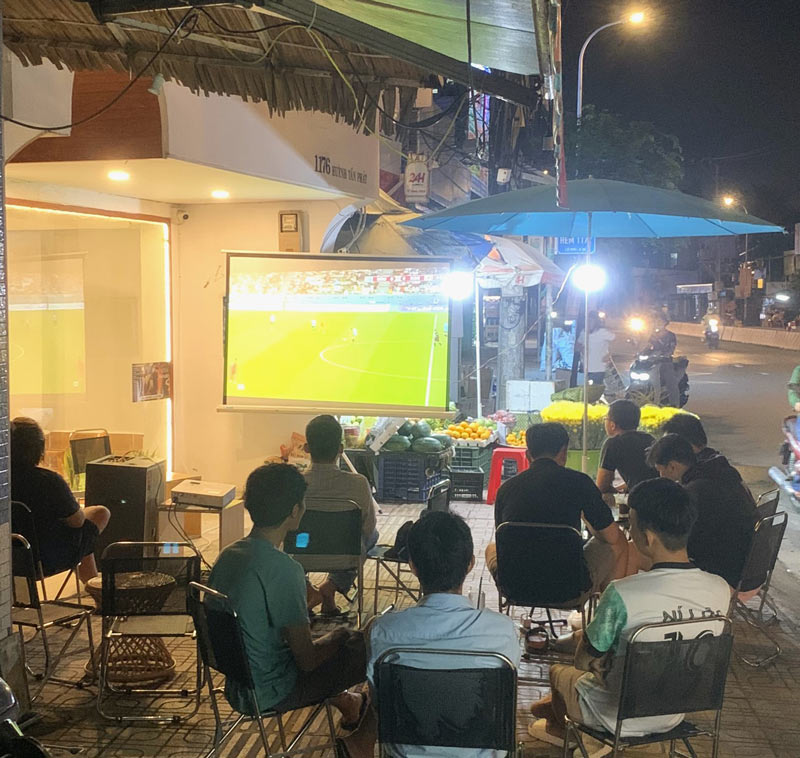 List of football cafes in District 3 5