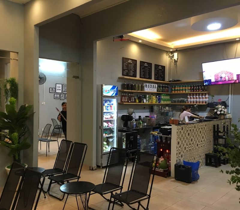 TOP 7 vibrant District 5 football cafes for sports fans 4