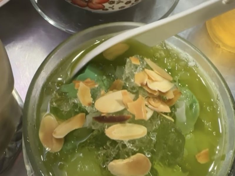 Top 9 delicious and cheap dessert shops in District 5 for sweet tooth lovers 2