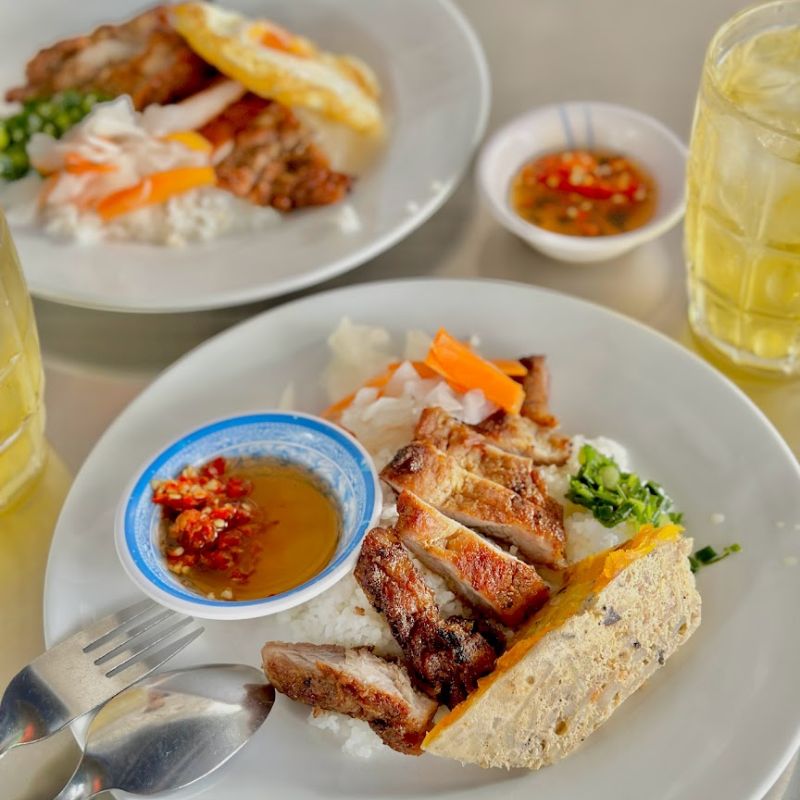 Top 8 broken rice restaurants in District 3 with strong Saigon culinary culture 4