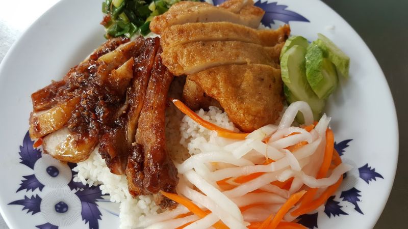 Top 8 broken rice restaurants in District 3 with strong Saigon culinary culture 5