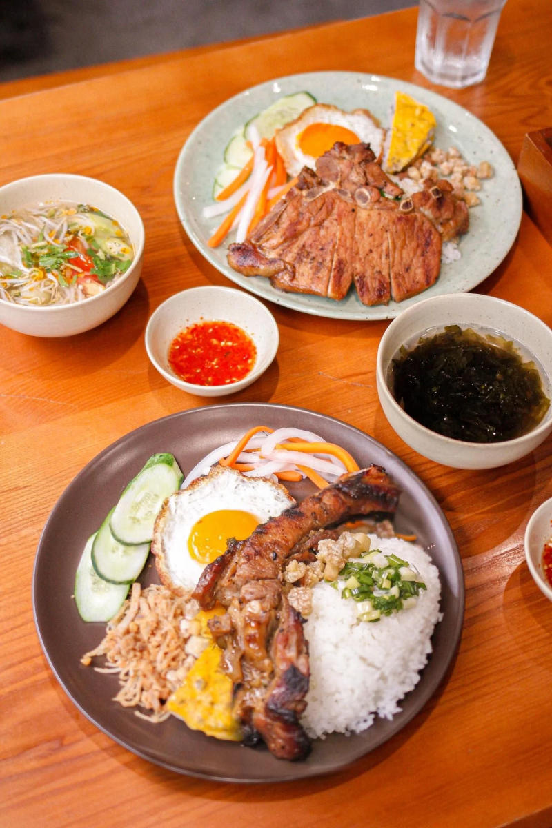 Top 8 famous and delicious broken rice restaurants in District 5 2