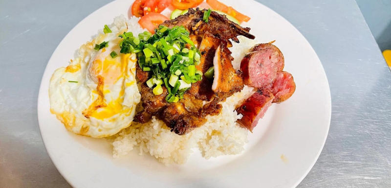 Top 8 famous and delicious broken rice restaurants in District 5 4