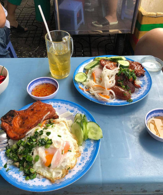 Top 8 famous and delicious broken rice restaurants in District 5 8