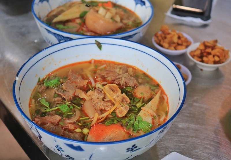 Enjoy 8 irresistible beef noodle shops in District 3, eat and you will be addicted 4