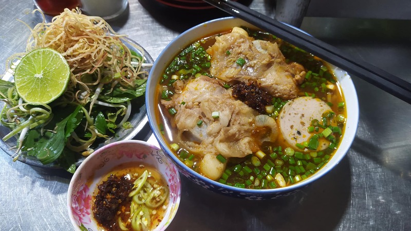 Enjoy 8 irresistible beef noodle shops in District 3, eat and you will be addicted 6