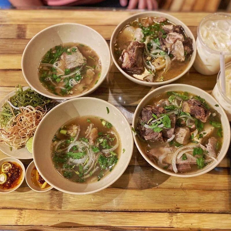 Enjoy 8 irresistible beef noodle shops in District 3, eat and you will be addicted 7