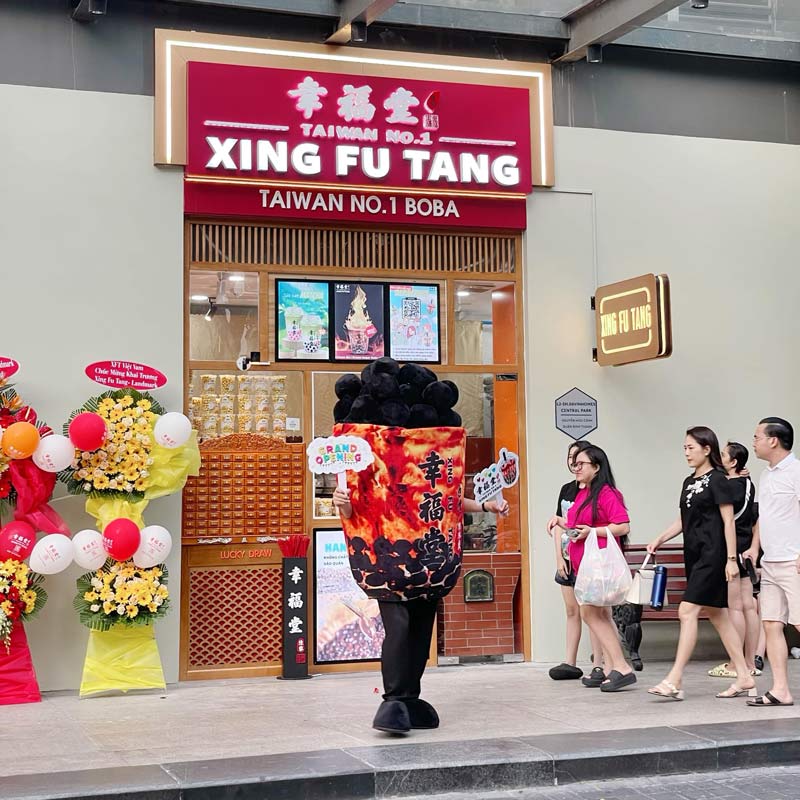 Check out the hottest milk tea shops in District 5 with young people 8