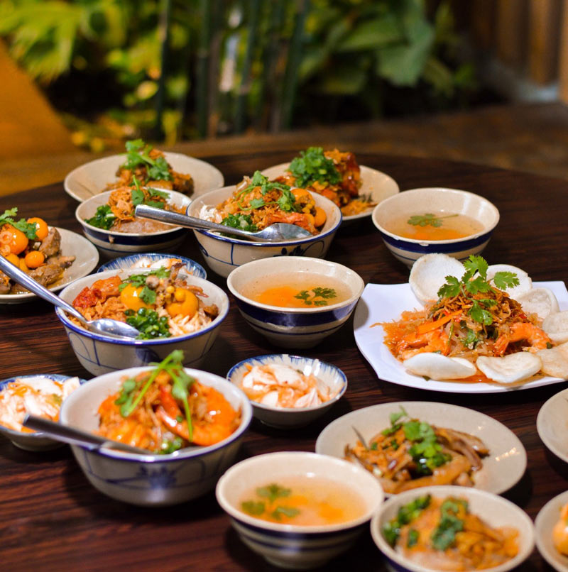 Visit Xoi Bat, a popular sticky rice restaurant that caught the eye of Michelin 11