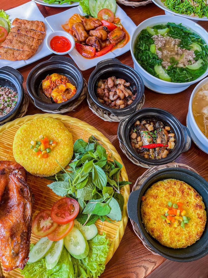 8 Saigon claypot rice restaurants with unique flavors for you 6
