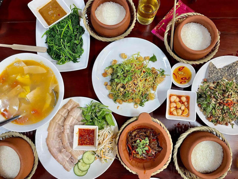 Top 8 famous Hue claypot rice restaurants that everyone wants to try 9