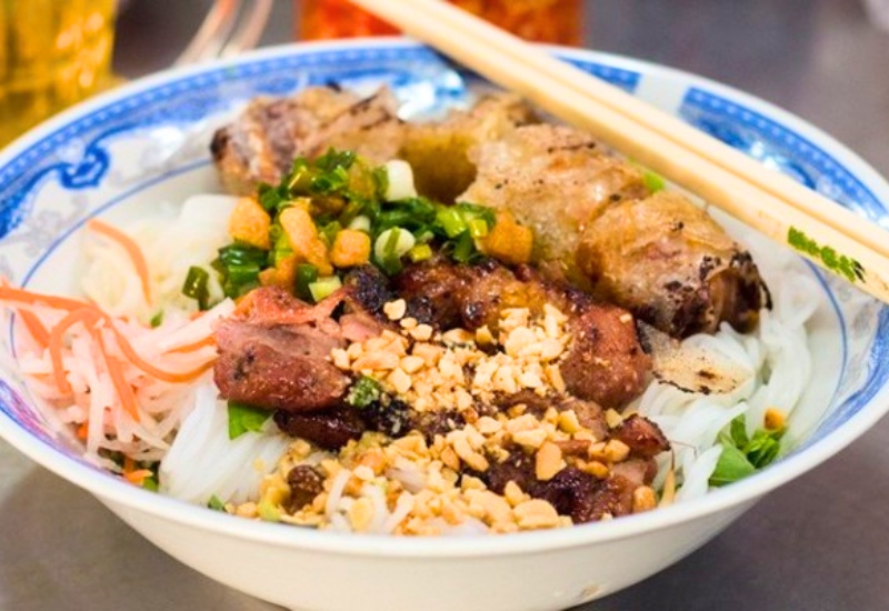 Top 11 famous and delicious grilled pork noodle shops in Hanoi 11