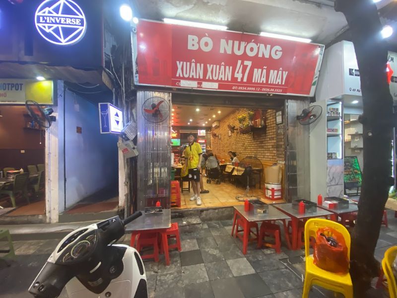 Enjoy delicious grilled beef Xuan Xuan at Ma May 6 street