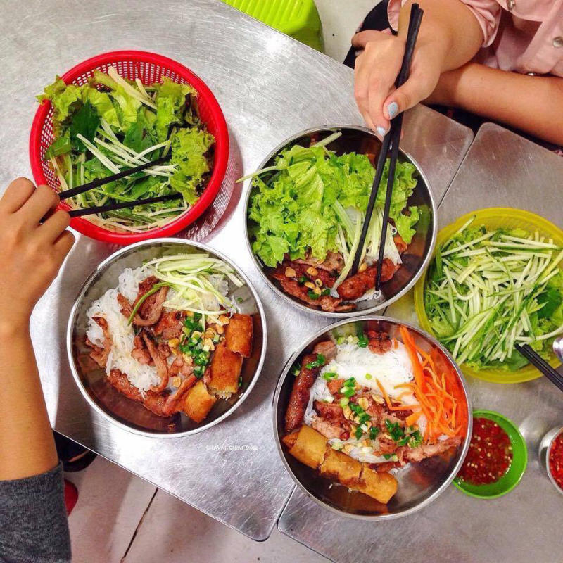 List of famous delicious grilled pork noodle shops in Saigon 3