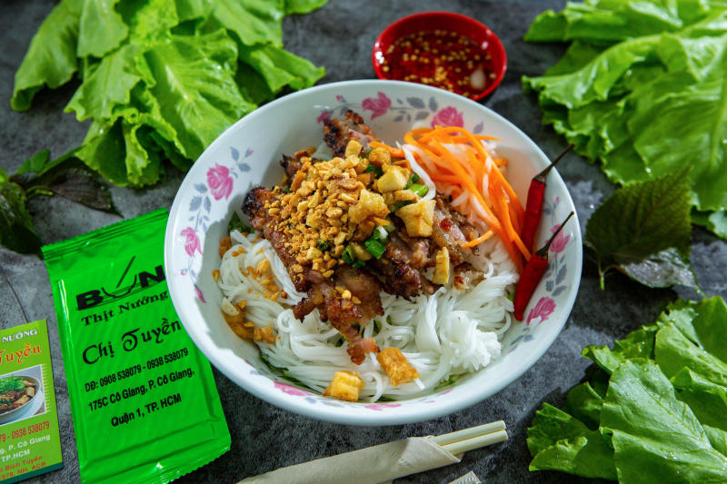 List of famous delicious grilled pork noodle shops in Saigon 6