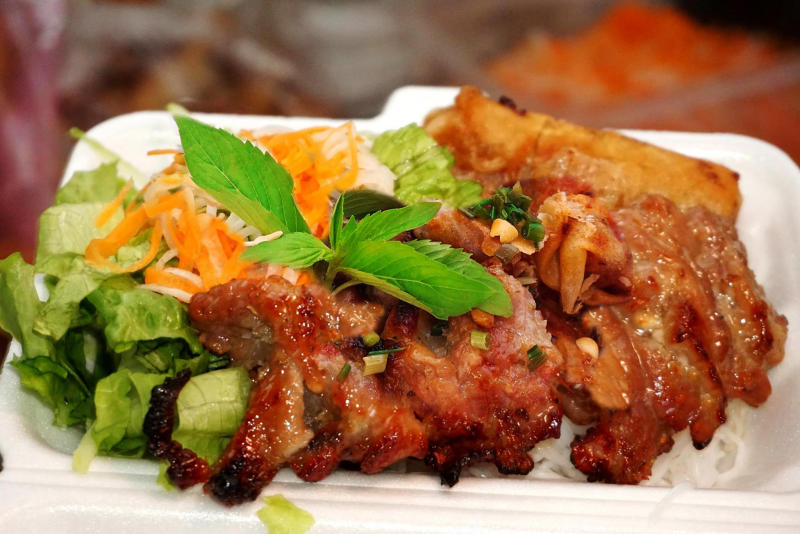 List of famous delicious grilled pork noodle shops in Saigon 7