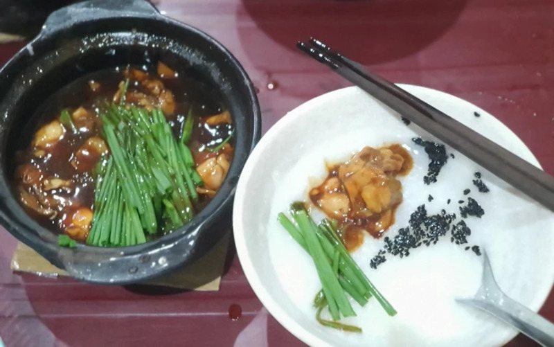 TOP 6 famous Singapore frog porridge shops in District 1, unique flavors 2