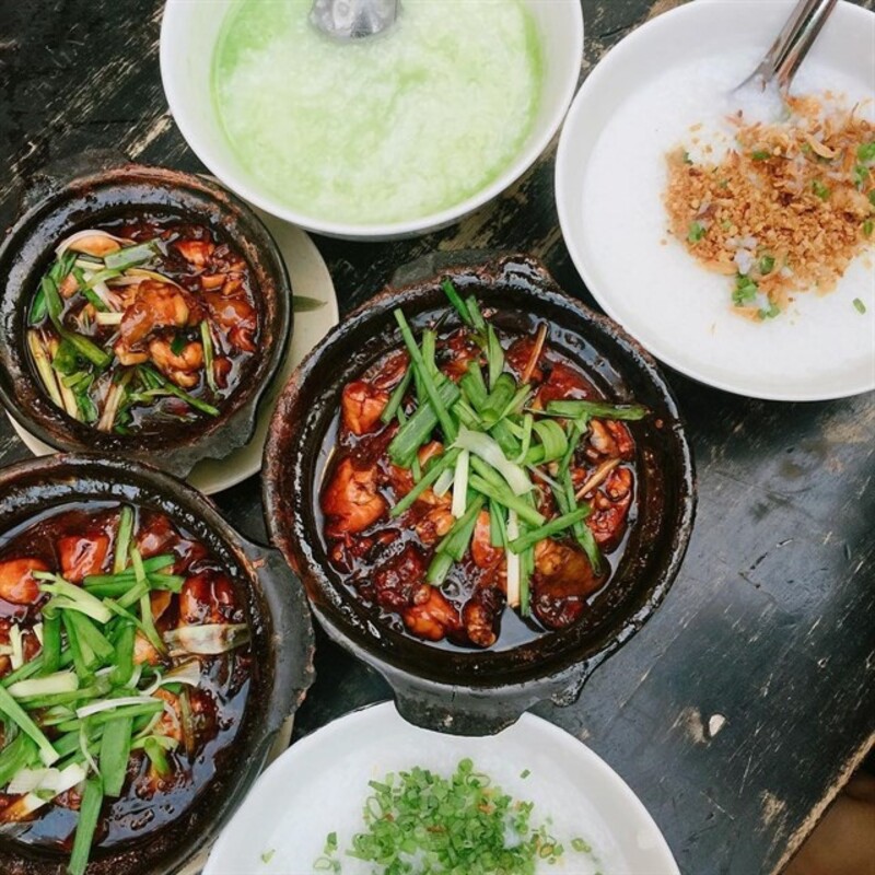 TOP 6 famous Singapore frog porridge shops in District 1, unique flavors 4