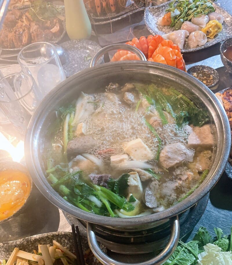 8 must-try delicious chicken hotpot restaurants in Saigon 5