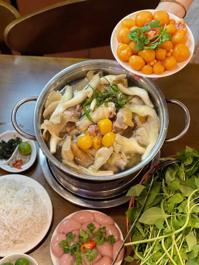 8 must-try delicious chicken hotpot restaurants in Saigon 6