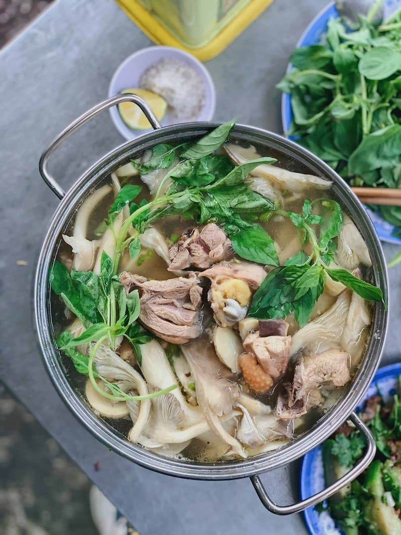8 must-try delicious chicken hotpot restaurants in Saigon 7