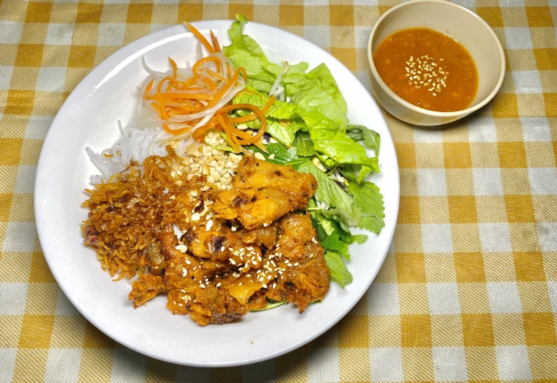 Top 11 famous and delicious grilled pork noodle shops in Hanoi 7