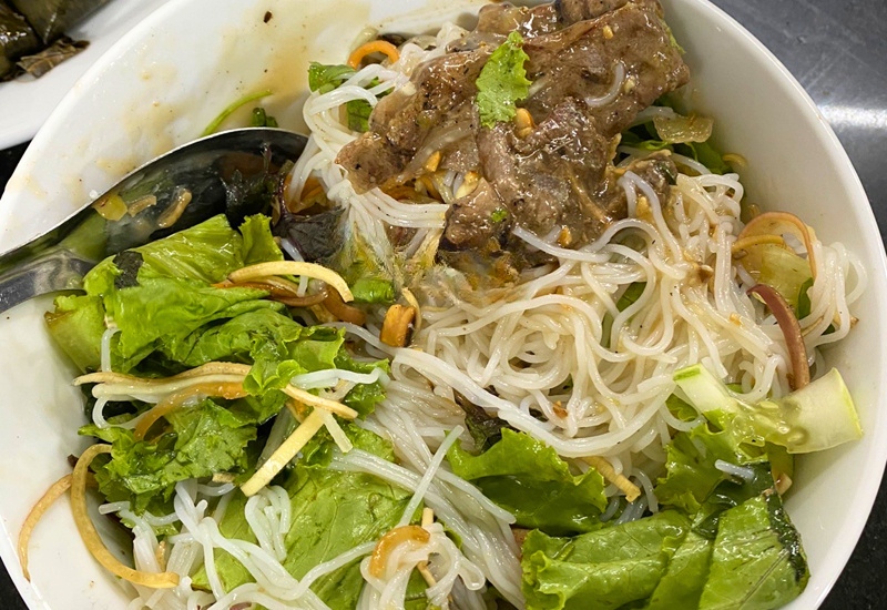 Top 11 famous and delicious grilled pork noodle shops in Hanoi 9