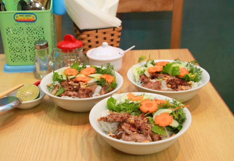 Top 11 famous and delicious grilled pork noodle shops in Hanoi 12