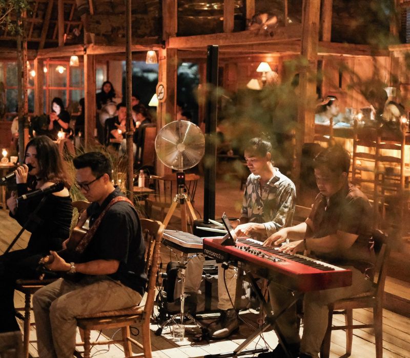 On the Rooftop Cafe, a romantic meeting place like in Da Lat 14